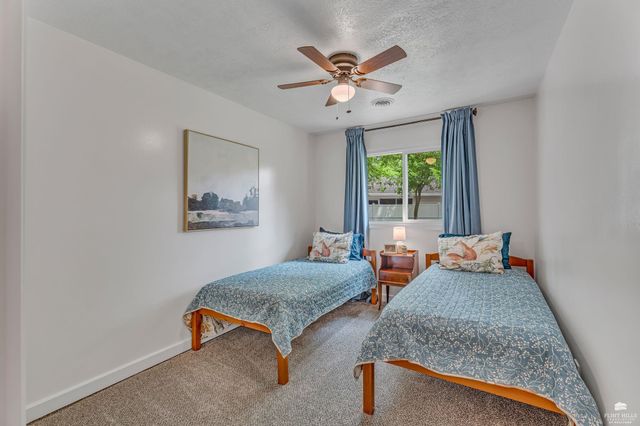 2421 Brook Lane, Manhattan, KS 66502