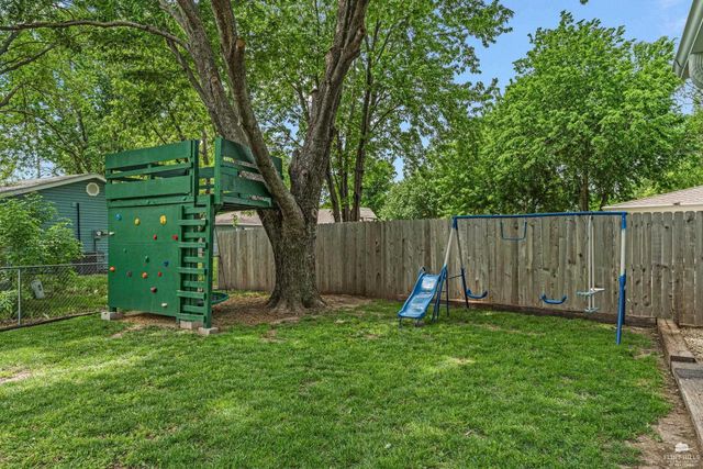2421 Brook Lane, Manhattan, KS 66502