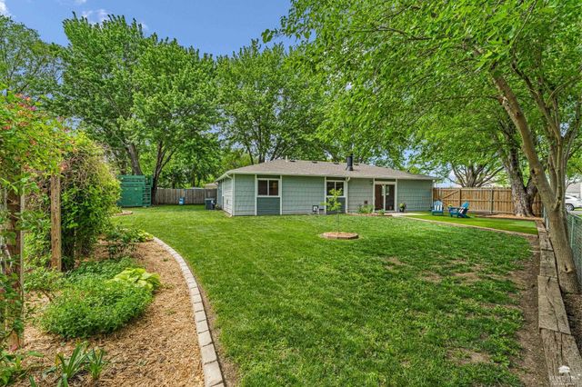 2421 Brook Lane, Manhattan, KS 66502