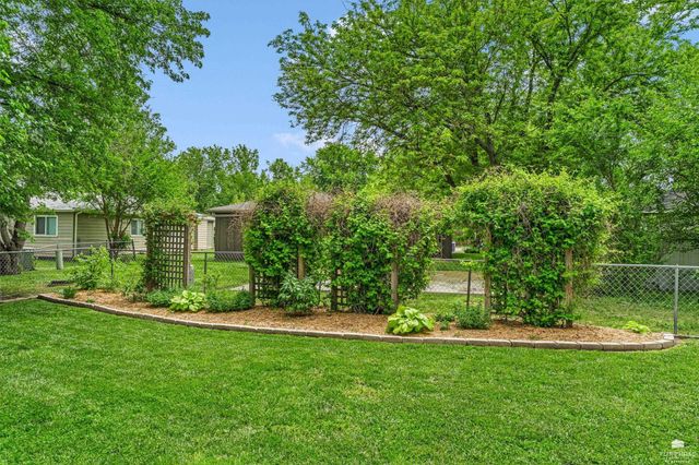 2421 Brook Lane, Manhattan, KS 66502