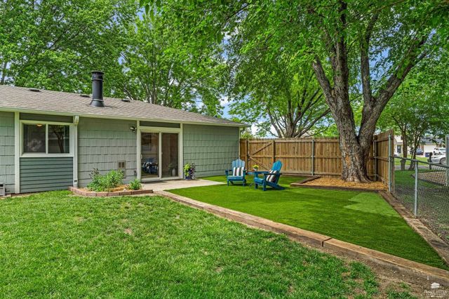 2421 Brook Lane, Manhattan, KS 66502