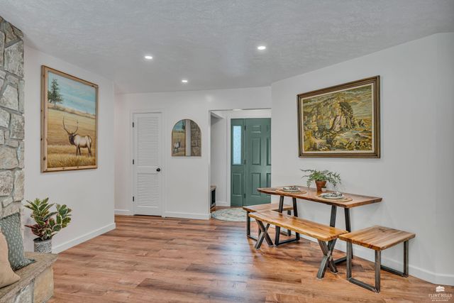 2421 Brook Lane, Manhattan, KS 66502