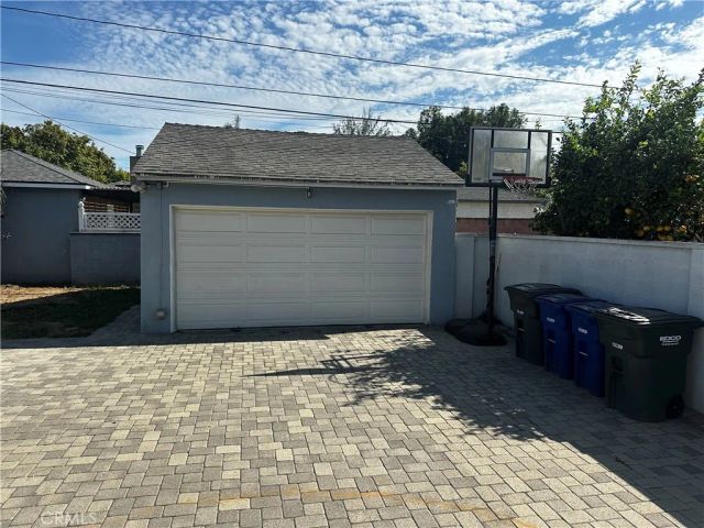 6108 Village Road, Lakewood, CA 90713