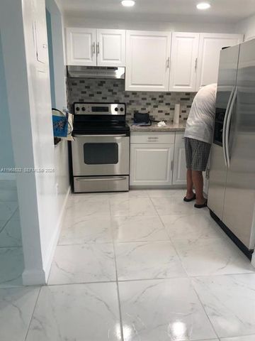 8135 Sunrise Lakes Blvd 205, Sunrise, FL 33322