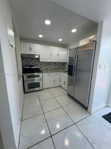 8135 Sunrise Lakes Blvd 205, Sunrise, FL 33322