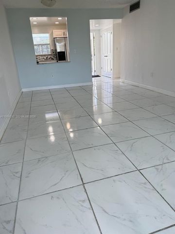 8135 Sunrise Lakes Blvd 205, Sunrise, FL 33322