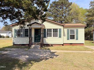 210 S Brevard Street, Selma, NC 27576