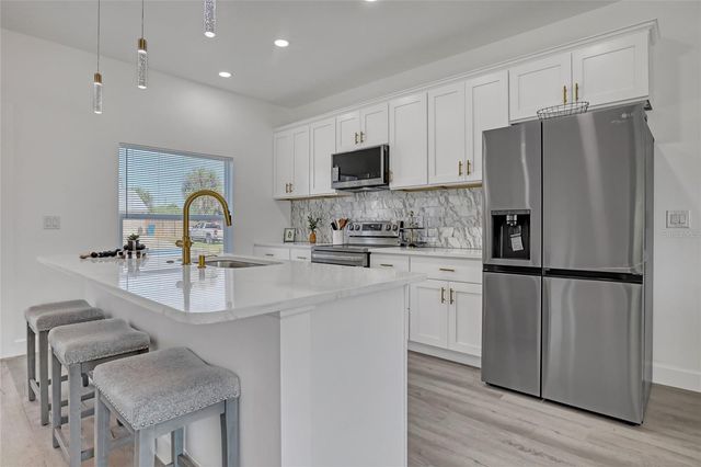 660 YARDLEY STREET SW, Palm Bay, FL 32908