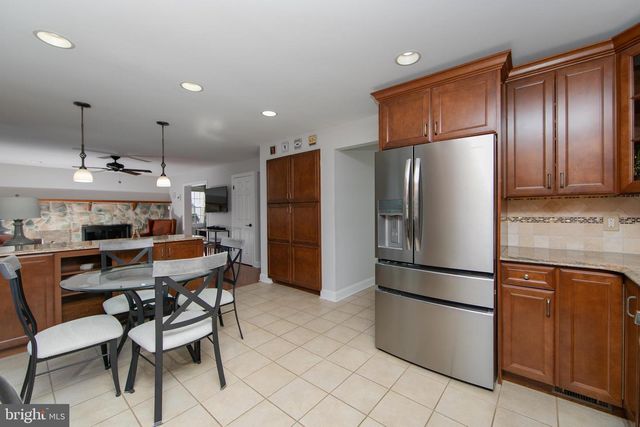 6 TEDDINGTON WAY, Mount Laurel, NJ 08054