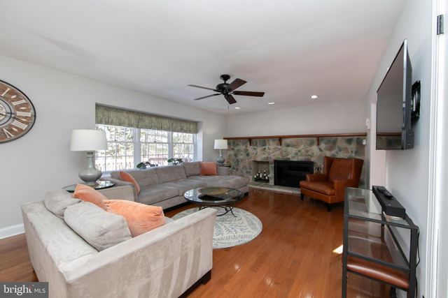 6 TEDDINGTON WAY, Mount Laurel, NJ 08054