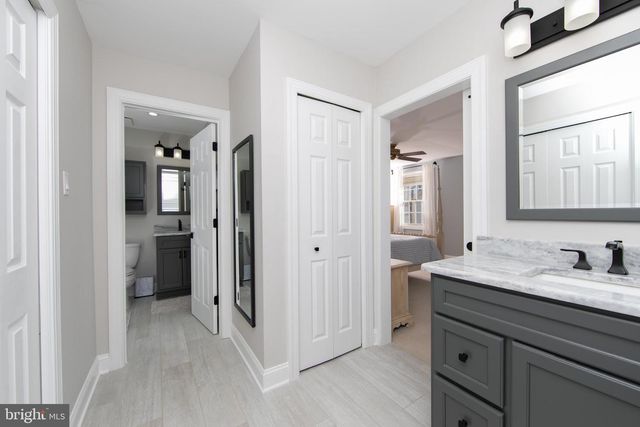 6 TEDDINGTON WAY, Mount Laurel, NJ 08054