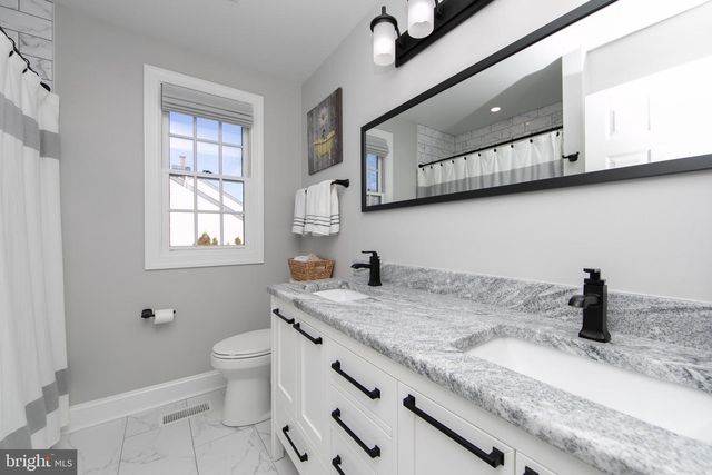 6 TEDDINGTON WAY, Mount Laurel, NJ 08054