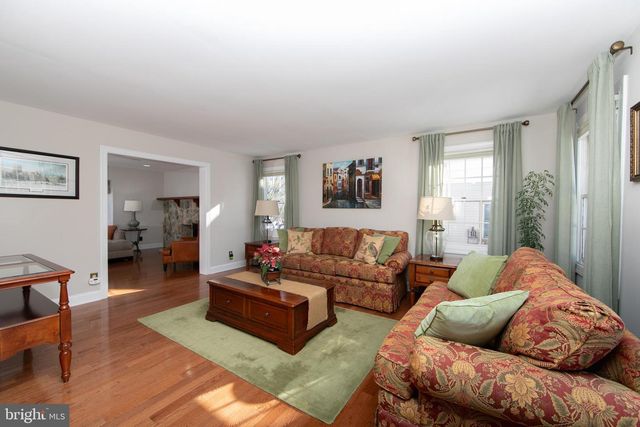 6 TEDDINGTON WAY, Mount Laurel, NJ 08054