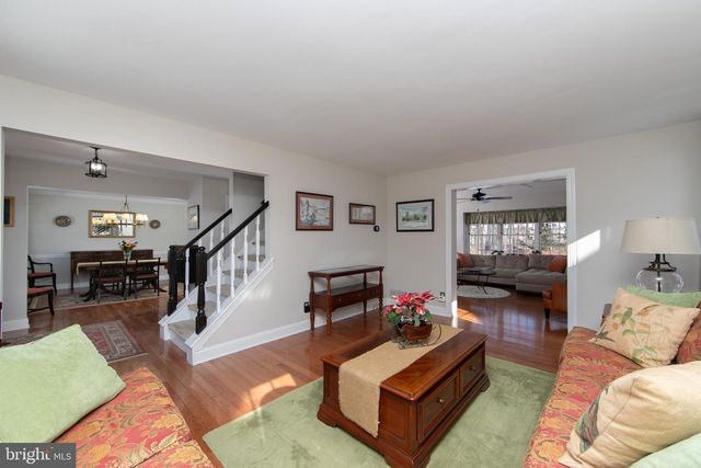 6 TEDDINGTON WAY, Mount Laurel, NJ 08054