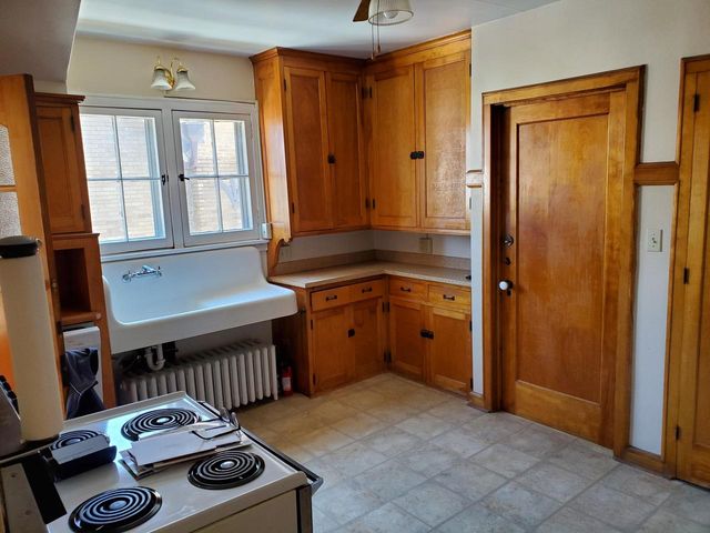 7102 W Wisconsin AVENUE, Wauwatosa, WI 53213