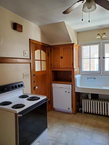 7102 W Wisconsin AVENUE, Wauwatosa, WI 53213