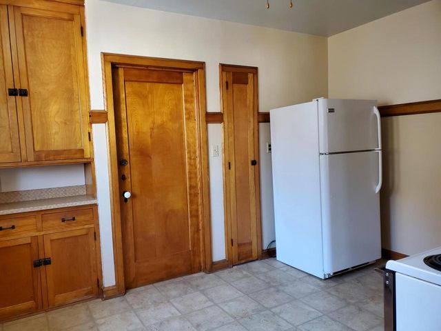 7102 W Wisconsin AVENUE, Wauwatosa, WI 53213