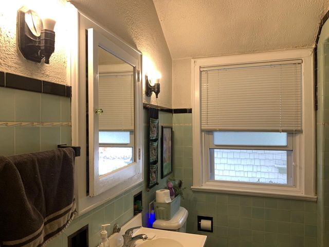 7102 W Wisconsin AVENUE, Wauwatosa, WI 53213
