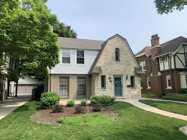 7102 W Wisconsin AVENUE, Wauwatosa, WI 53213