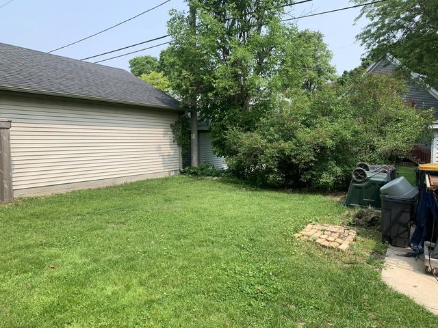 7102 W Wisconsin AVENUE, Wauwatosa, WI 53213
