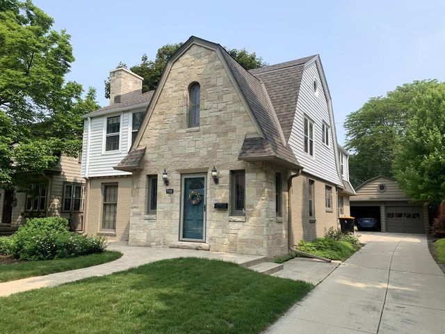 7102 W Wisconsin AVENUE, Wauwatosa, WI 53213