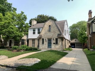 7102 W Wisconsin AVENUE, Wauwatosa, WI 53213