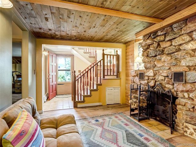 902 High Rd, Manitou Springs, CO 80829