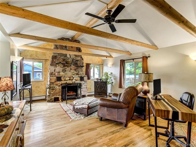 902 High Rd, Manitou Springs, CO 80829