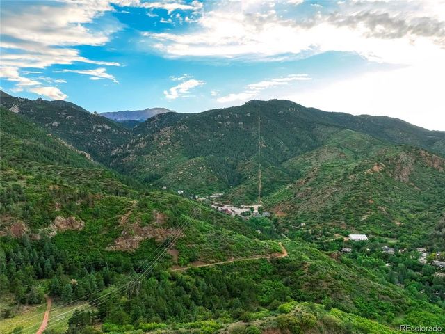 902 High Rd, Manitou Springs, CO 80829