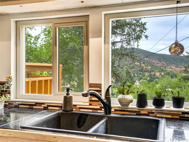 902 High Rd, Manitou Springs, CO 80829