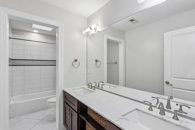 2811 N 75th Avenue, Elmwood Park, IL 60707