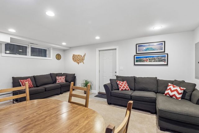 2811 N 75th Avenue, Elmwood Park, IL 60707