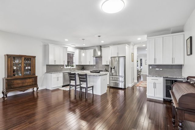 2811 N 75th Avenue, Elmwood Park, IL 60707