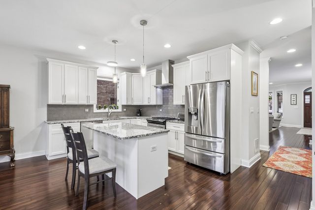 2811 N 75th Avenue, Elmwood Park, IL 60707