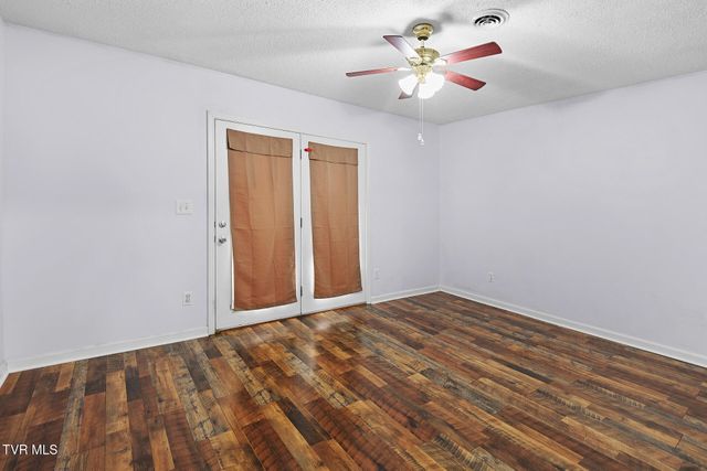 403 East M Street 403, Elizabethton, TN 37643
