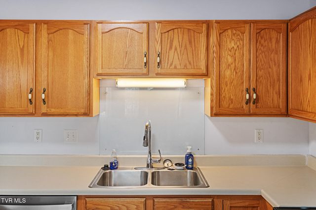 403 East M Street 403, Elizabethton, TN 37643