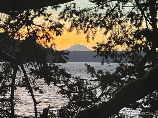 1220 N Cod Place, Hoodsport, WA 98548