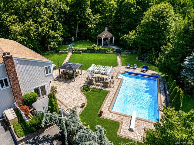 174 Dix Hills Road, Dix Hills, NY 11746