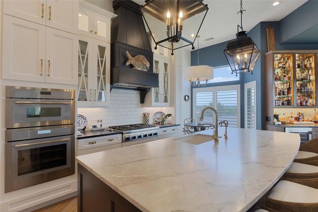 207 Florentine, Horseshoe Bay, TX 78657