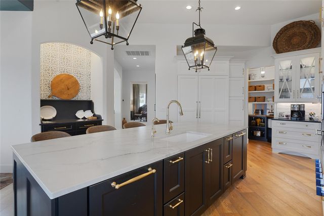 207 Florentine, Horseshoe Bay, TX 78657