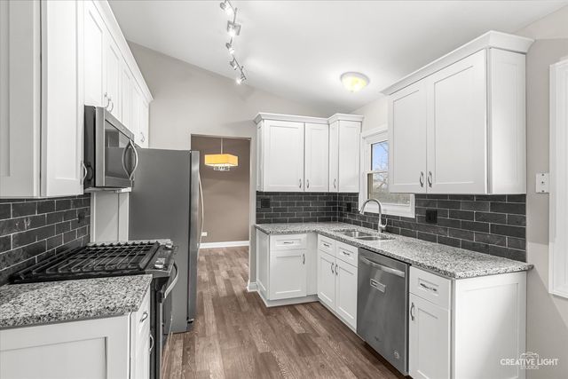 43 N Walnut Court, Streamwood, IL 60107