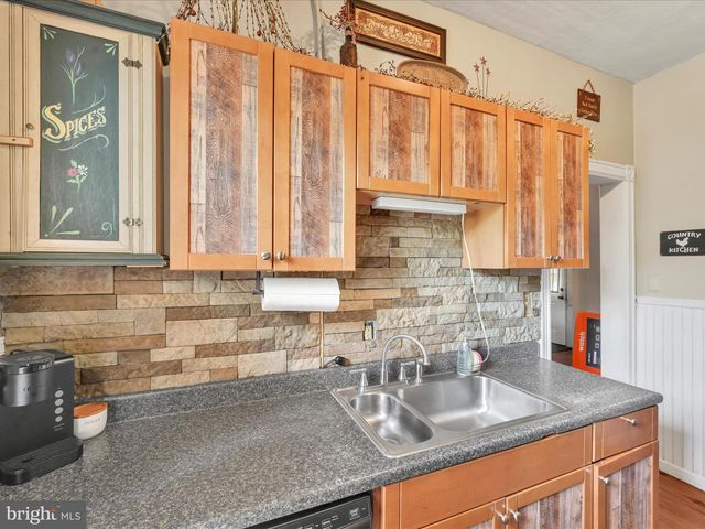 937 POTTSVILLE ST, Pottsville, PA 17901