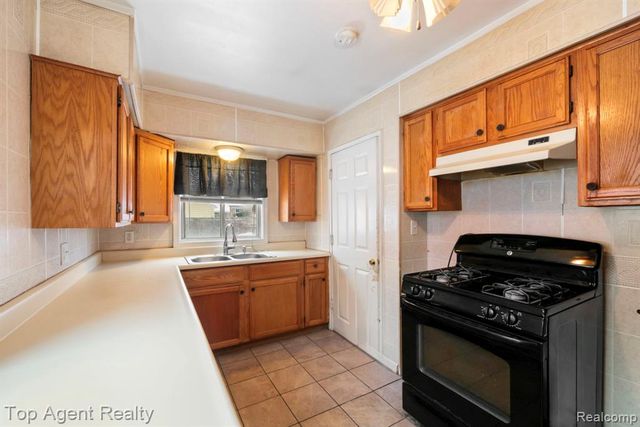 520 Linda Vista Drive, Pontiac, MI 48342