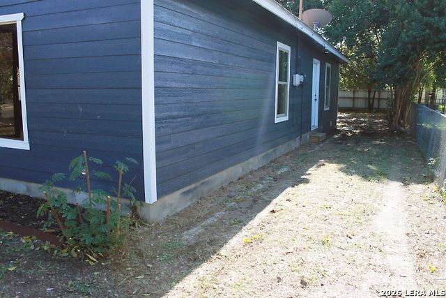 1006 Division, San Antonio, TX 78225
