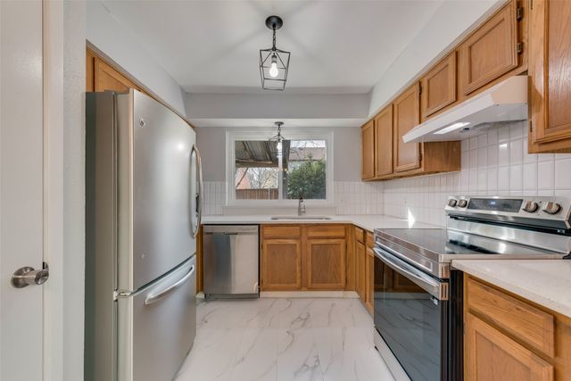 4154 Emerson Drive, Grand Prairie, TX 75052