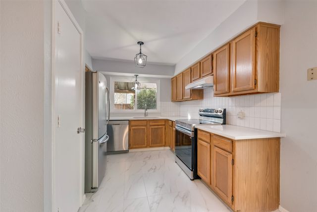 4154 Emerson Drive, Grand Prairie, TX 75052