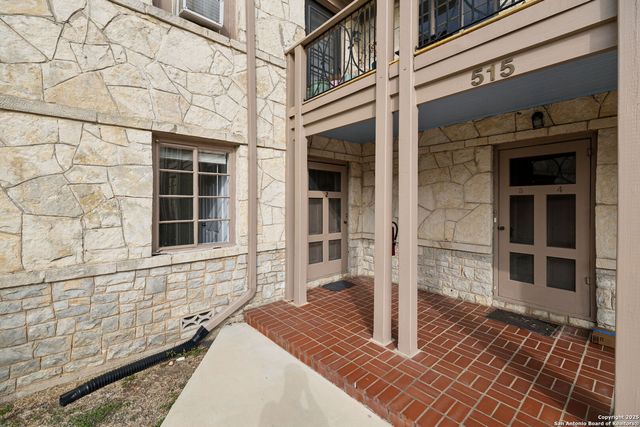 515 E Olmos Dr Apt 2, Olmos Park, TX 78212
