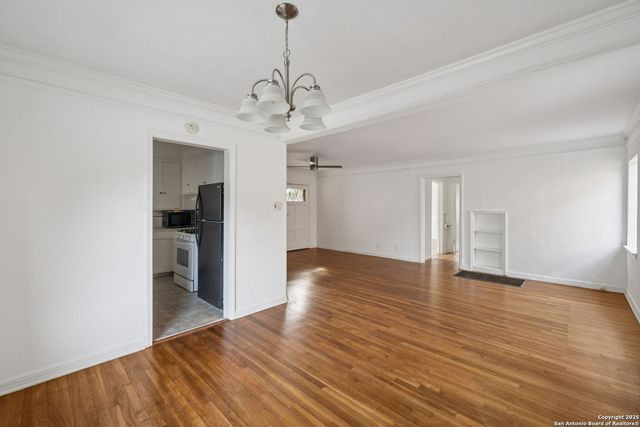 515 E Olmos Dr Apt 2, Olmos Park, TX 78212