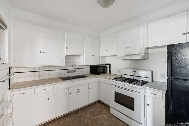 515 E Olmos Dr Apt 2, Olmos Park, TX 78212
