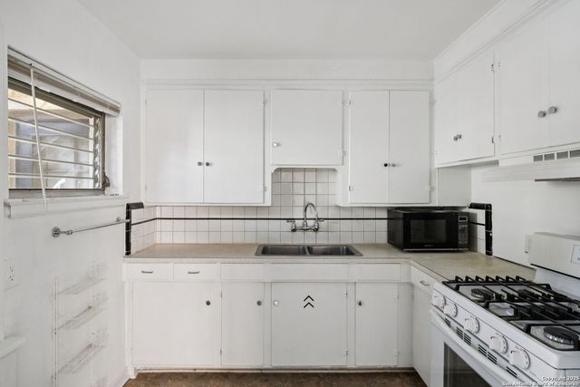 515 E Olmos Dr Apt 2, Olmos Park, TX 78212
